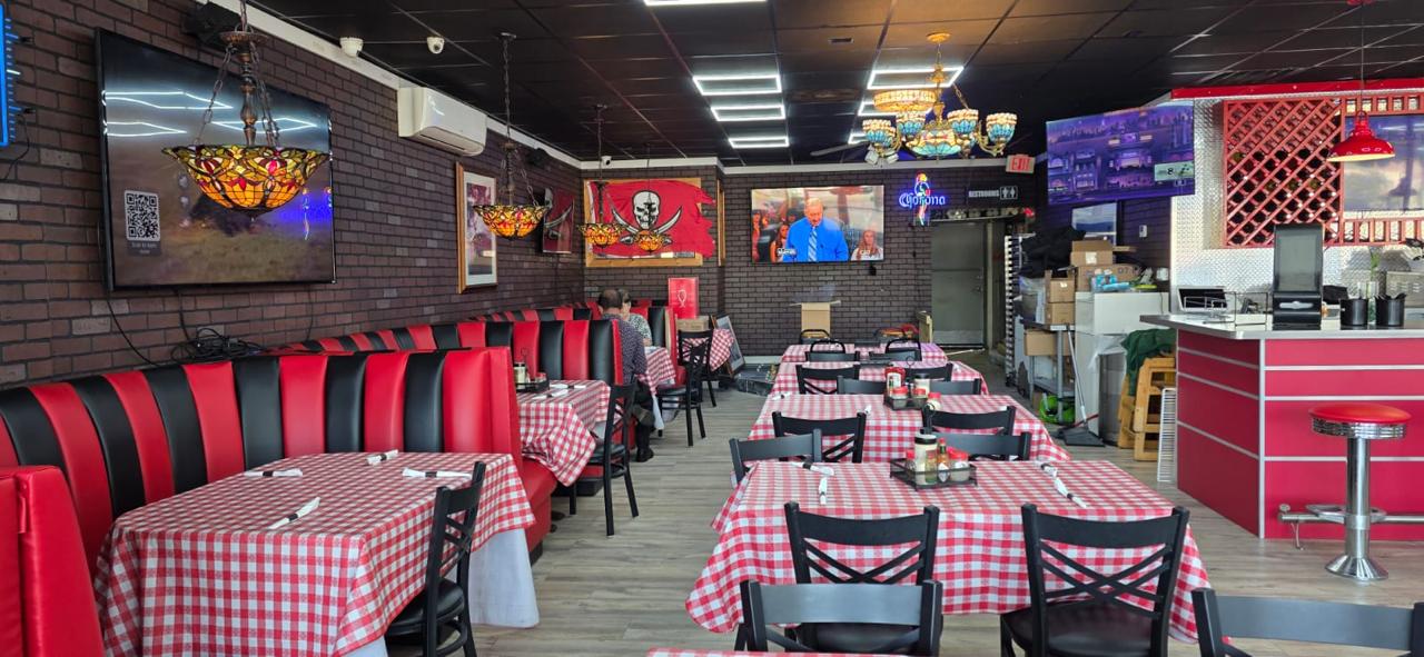 Dining room at Brooklyn Pizza, Pasta & Diner